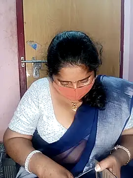 Snapshot of Jessi_25 chatting on November 2025 05:46:02 PM Jessi 25 online show from November 2025 05:46:02 PM