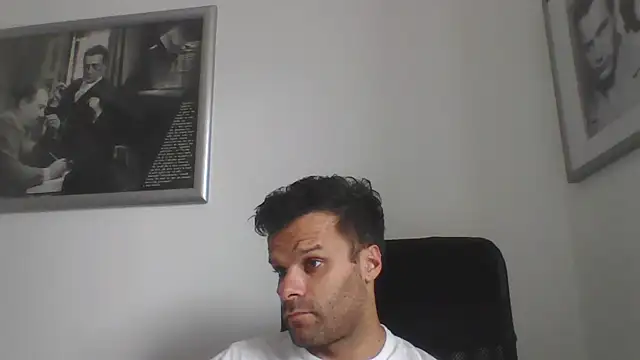 Snapshot of FROCETTO93 chatting on September 2025 01:44:02 PM FROCETTO93 online show from September 2025 01:44:02 PM