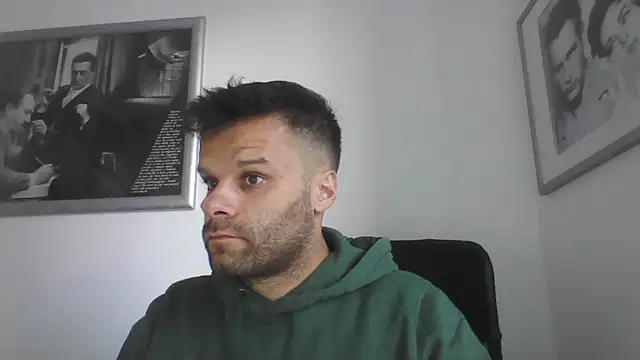 Snapshot of FROCETTO93 chatting on October 2025 02:37:02 PM FROCETTO93 online show from October 2025 02:37:02 PM