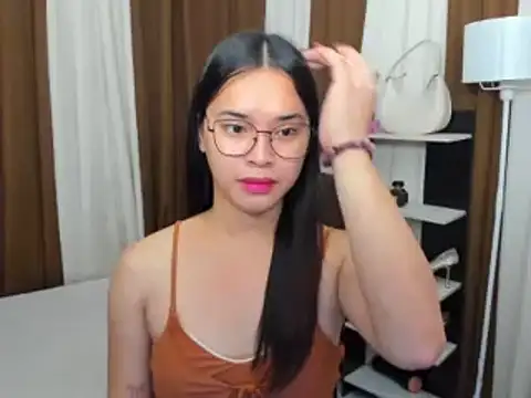 Snapshot of SeductiveAppleTS chatting on November 2025 06:46:01 AM SeductiveAppleTS online show from November 2025 06:46:01 AM