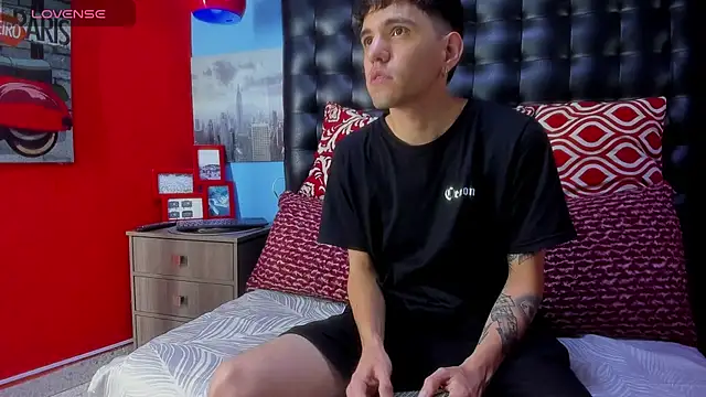 Matteo12  online show from September 2025 04:39:01 PM