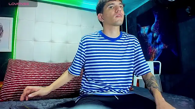 Matteo12  online show from September 2025 04:25:01 AM