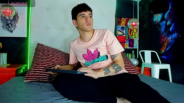 Matteo12  online show from September 2025 04:16:02 AM