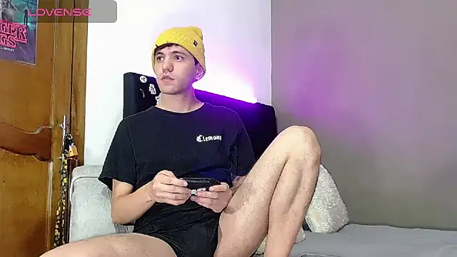 Matteo12  online show from March 2026 04:12:02 AM