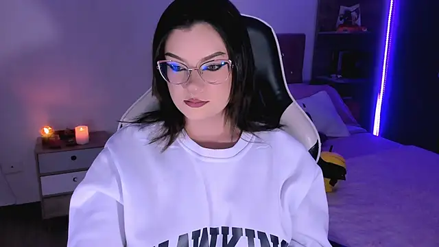 Snapshot of OphelianaRose33 chatting on September 2025 10:53:01 PM OphelianaRose33 online show from September 2025 10:53:01 PM