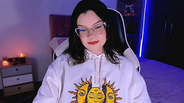 Snapshot of OphelianaRose33 chatting on September 2025 09:05:02 PM OphelianaRose33 online show from September 2025 09:05:02 PM