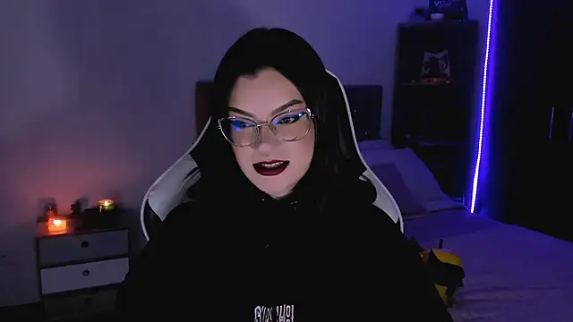 Snapshot of OphelianaRose33 chatting on September 2025 10:35:02 PM OphelianaRose33 online show from September 2025 10:35:02 PM