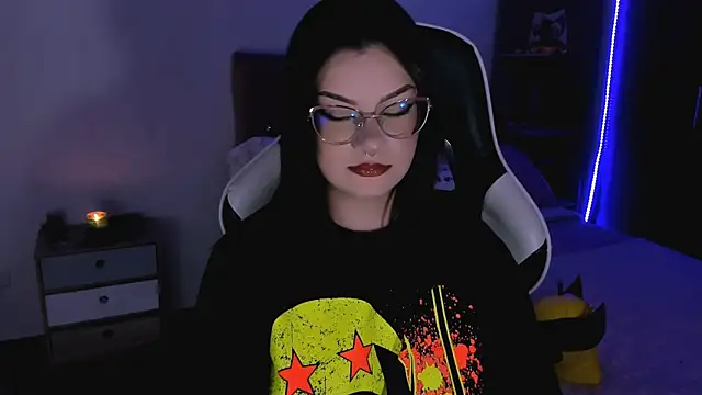 Snapshot of OphelianaRose33 chatting on September 2025 10:14:02 PM OphelianaRose33 online show from September 2025 10:14:02 PM