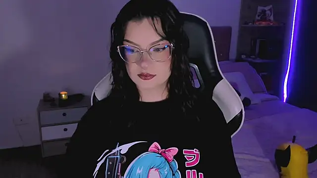 Snapshot of OphelianaRose33 chatting on September 2025 10:04:01 PM OphelianaRose33 online show from September 2025 10:04:01 PM