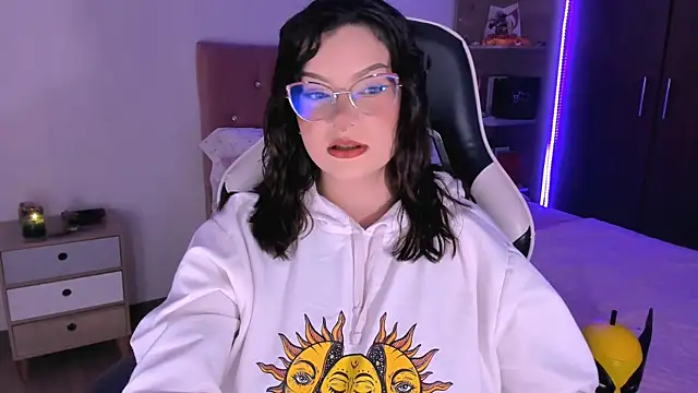 Snapshot of OphelianaRose33 chatting on September 2025 08:24:01 PM OphelianaRose33 online show from September 2025 08:24:01 PM