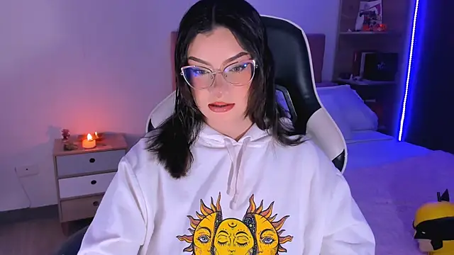 Snapshot of OphelianaRose33 chatting on October 2025 08:20:02 PM OphelianaRose33 online show from October 2025 08:20:02 PM