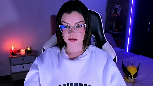 Snapshot of OphelianaRose33 chatting on October 2025 10:47:02 PM OphelianaRose33 online show from October 2025 10:47:02 PM