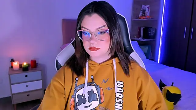 Snapshot of OphelianaRose33 chatting on November 2025 09:31:02 PM OphelianaRose33 online show from November 2025 09:31:02 PM