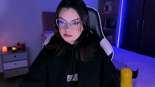 Snapshot of OphelianaRose33 chatting on November 2025 09:57:02 PM OphelianaRose33 online show from November 2025 09:57:02 PM