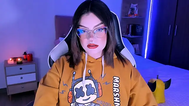 Snapshot of OphelianaRose33 chatting on November 2025 10:53:02 PM OphelianaRose33 online show from November 2025 10:53:02 PM