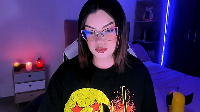 Snapshot of OphelianaRose33 chatting on December 2025 12:27:01 AM OphelianaRose33 online show from December 2025 12:27:01 AM