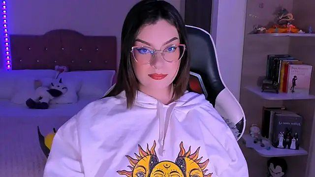 Snapshot of OphelianaRose33 chatting on December 2025 09:54:01 PM OphelianaRose33 online show from December 2025 09:54:01 PM