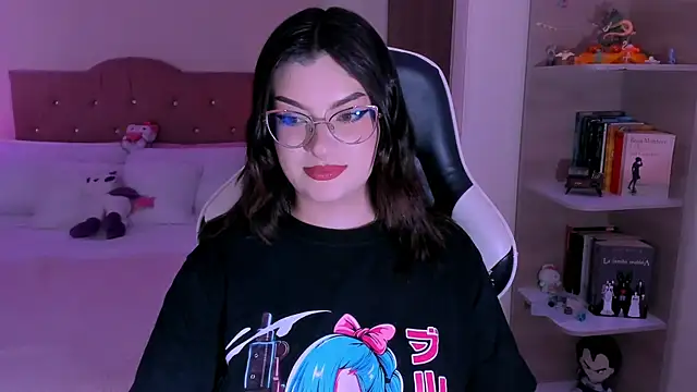 Snapshot of OphelianaRose33 chatting on December 2025 10:28:02 PM OphelianaRose33 online show from December 2025 10:28:02 PM