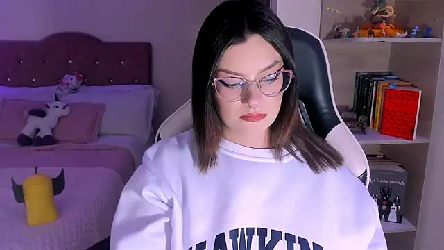 Snapshot of OphelianaRose33 chatting on January 2026 10:23:01 PM OphelianaRose33 online show from January 2026 10:23:01 PM