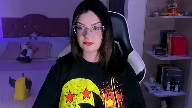 Snapshot of OphelianaRose33 chatting on January 2026 08:47:01 PM OphelianaRose33 online show from January 2026 08:47:01 PM