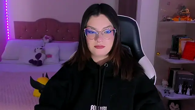 Snapshot of OphelianaRose33 chatting on January 2026 08:56:01 PM OphelianaRose33 online show from January 2026 08:56:01 PM