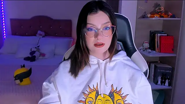 Snapshot of OphelianaRose33 chatting on February 2026 10:38:02 PM OphelianaRose33 online show from February 2026 10:38:02 PM