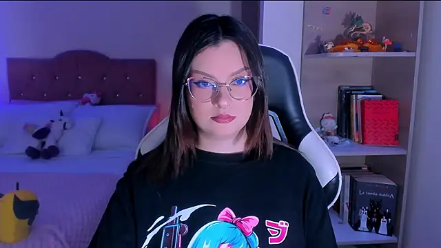 Snapshot of OphelianaRose33 chatting on February 2026 10:39:01 PM OphelianaRose33 online show from February 2026 10:39:01 PM