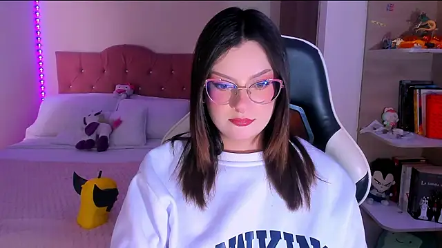 Snapshot of OphelianaRose33 chatting on February 2026 07:20:02 PM OphelianaRose33 online show from February 2026 07:20:02 PM