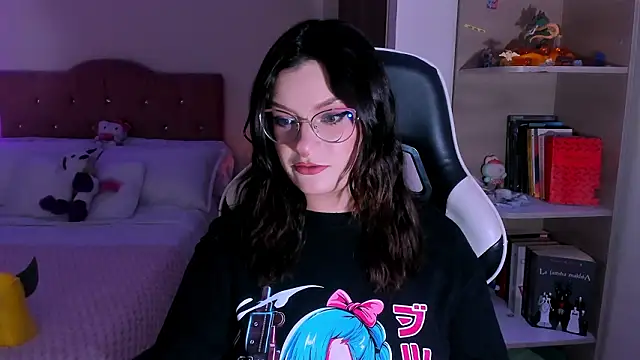 Snapshot of OphelianaRose33 chatting on February 2026 10:18:01 PM OphelianaRose33 online show from February 2026 10:18:01 PM