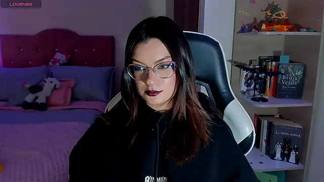 Snapshot of OphelianaRose33 chatting on March 2026 10:15:01 PM OphelianaRose33 online show from March 2026 10:15:01 PM