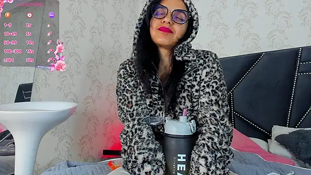 Snapshot of white_leti chatting on November 2025 10:22:02 PM white leti online show from November 2025 10:22:02 PM