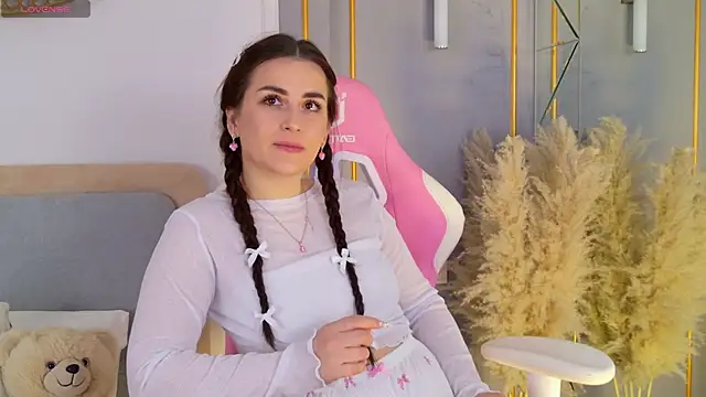 Snapshot of LanaElise chatting on November 2025 06:03:02 AM LanaElise online show from November 2025 06:03:02 AM