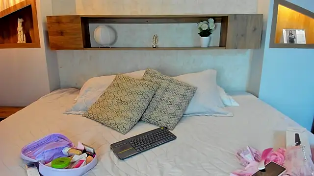 Emilly Beaumont online show from May 2026 12:57:02 PM