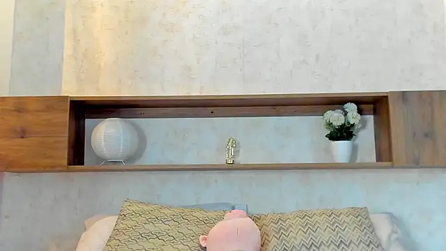 Emilly Beaumont online show from May 2026 01:17:01 PM