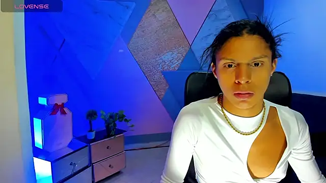 keytinthomson  online show from October 2025 05:10:02 PM