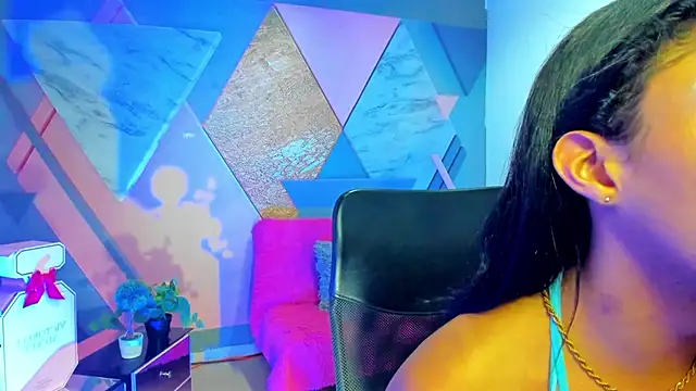 keytinthomson  online show from October 2025 08:24:02 PM