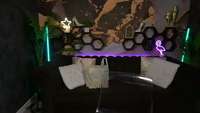 Snapshot of DiamondGoldie chatting on September 2025 08:46:02 AM DiamondGoldie online show from September 2025 08:46:02 AM