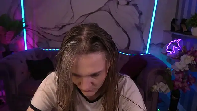 Snapshot of DiamondGoldie chatting on September 2025 06:59:02 AM DiamondGoldie online show from September 2025 06:59:02 AM