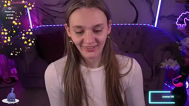 Snapshot of DiamondGoldie chatting on September 2025 06:53:02 PM DiamondGoldie online show from September 2025 06:53:02 PM