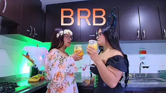 Snapshot of Lilith_and_Khloe chatting on November 2025 11:21:02 AM Lilith and Khloe online show from November 2025 11:21:02 AM