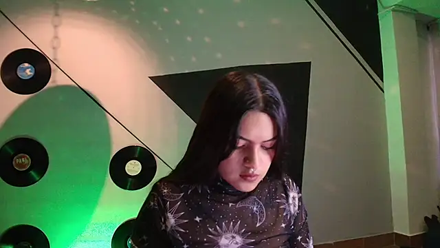 Snapshot of Lilith_and_Khloe chatting on November 2025 11:18:02 AM Lilith and Khloe online show from November 2025 11:18:02 AM