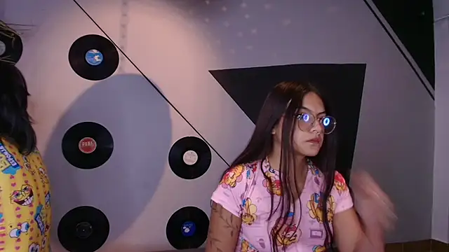 Snapshot of Lilith_and_Khloe chatting on November 2025 11:21:02 AM Lilith and Khloe online show from November 2025 11:21:02 AM