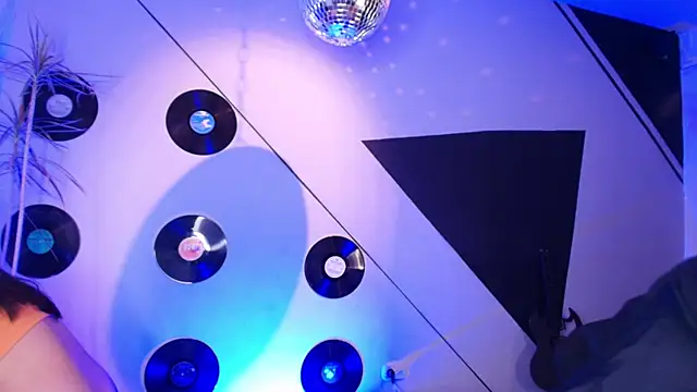 Snapshot of Lilith_and_Khloe chatting on November 2025 11:24:01 AM Lilith and Khloe online show from November 2025 11:24:01 AM