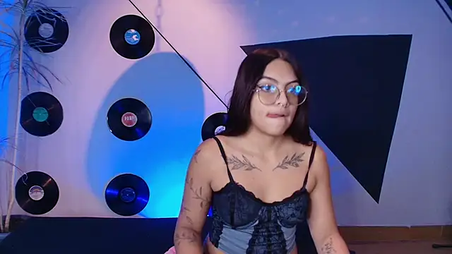 Snapshot of Lilith_and_Khloe chatting on December 2025 11:19:01 AM Lilith and Khloe online show from December 2025 11:19:01 AM