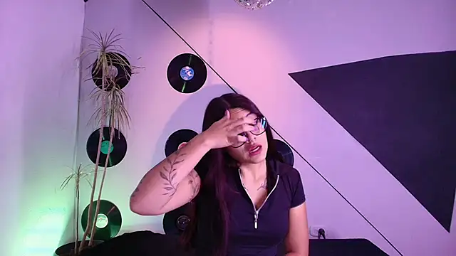 Snapshot of Lilith_and_Khloe chatting on March 2026 11:26:02 AM Lilith and Khloe online show from March 2026 11:26:02 AM