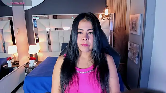 Aniajoness  online show from October 2025 12:05:01 PM