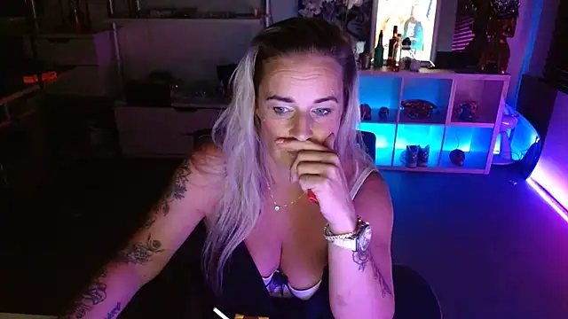 Mrs-Aurora online show from September 2025 06:57:01 PM