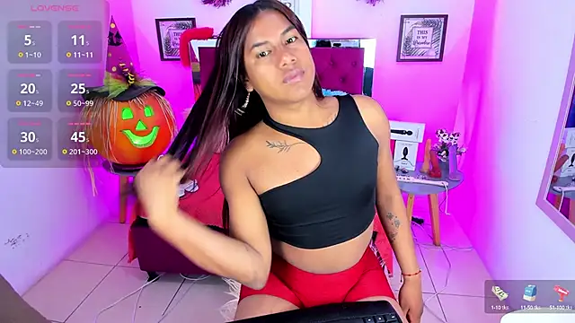 Khloee f w online show from October 2025 04:04:01 PM