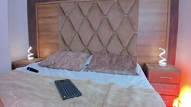 EimyAndMaxi online show from March 2026 10:13:01 PM