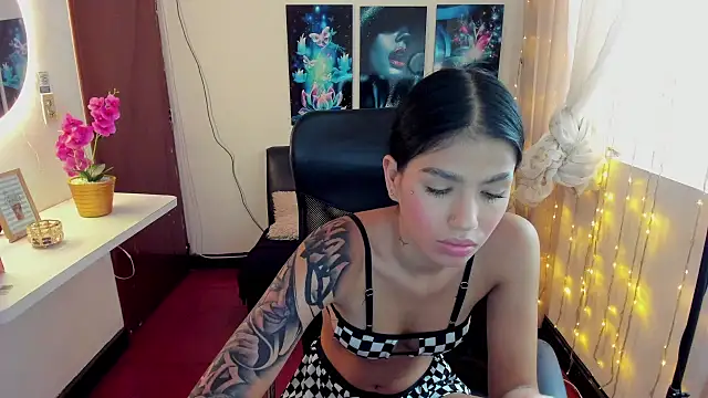 Snapshot of valeria-duarte chatting on October 2025 09:37:01 PM valeria-duarte online show from October 2025 09:37:01 PM